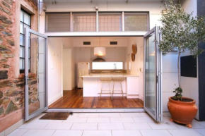 Spacious CBD terrace - 3 beds, wifi and parking